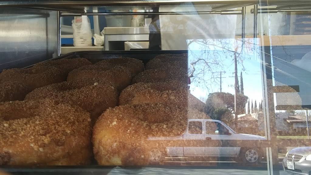 Yum Yum Donuts | bakery | 2931 G St, Merced, CA 95340, USA | 2093833212 OR +1 209-383-3212