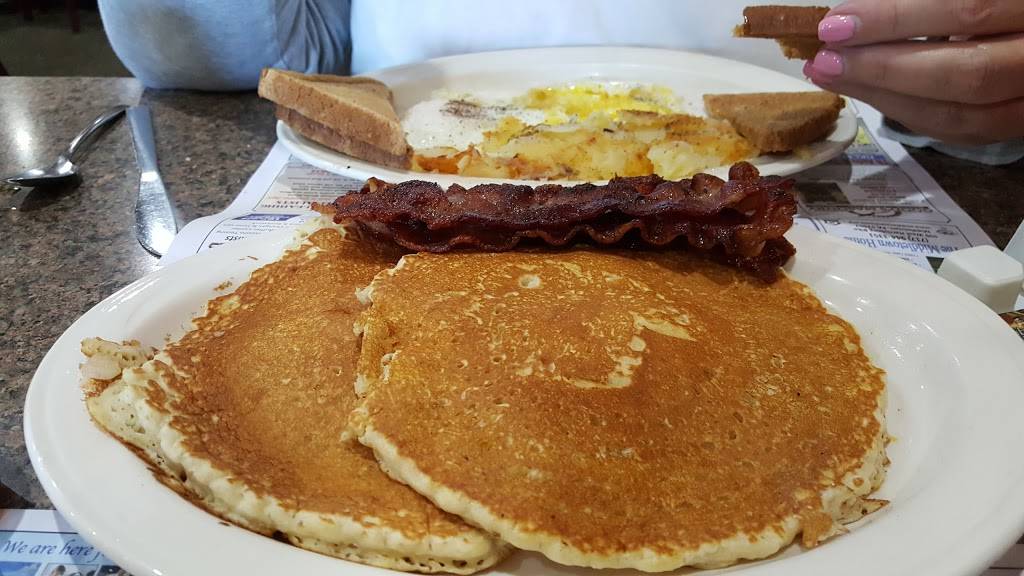 Promenade Family Restaurant | restaurant | 5290 Derry St, Harrisburg, PA 17111, USA | 7175649110 OR +1 717-564-9110