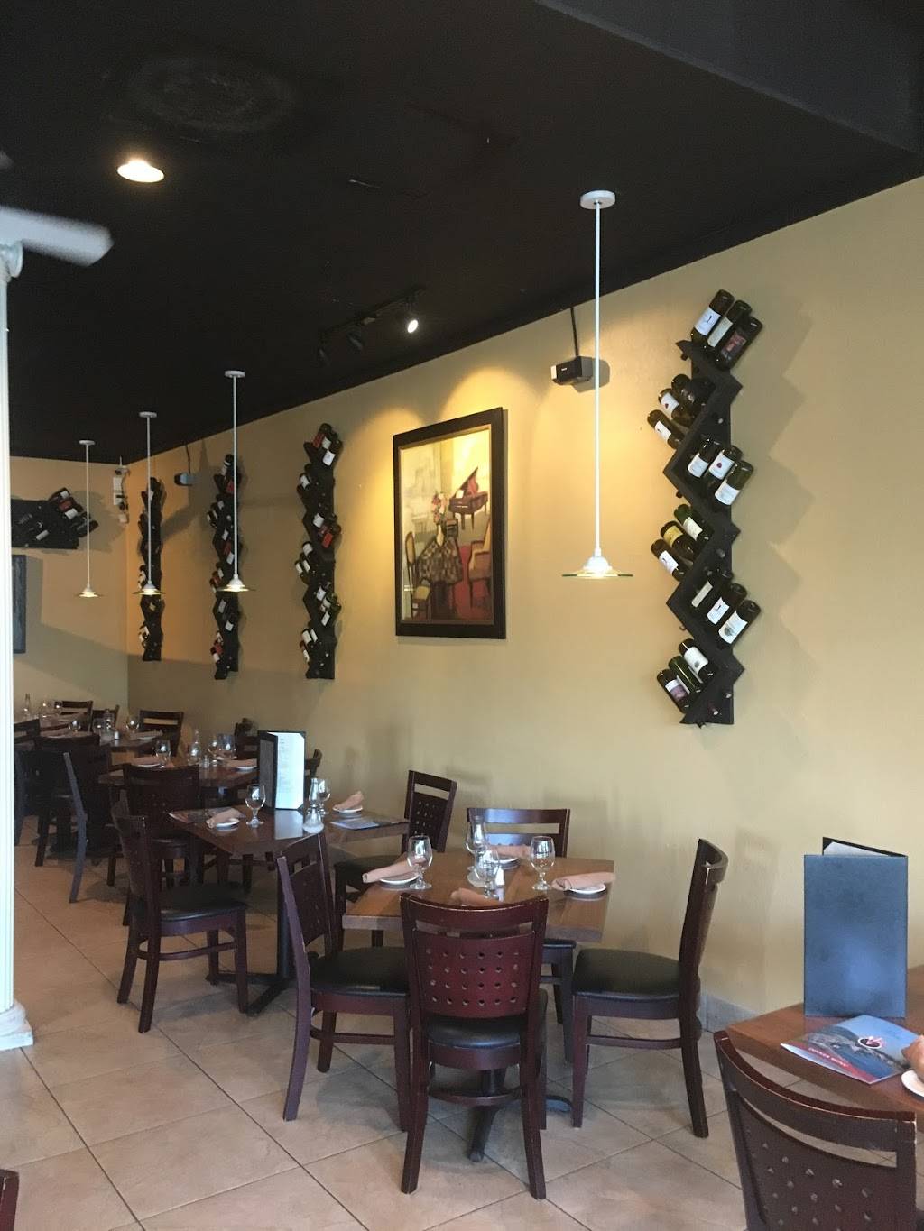 Pinos Italian Dining | restaurant | 3800 S Tamiami Trail #9-10, Sarasota, FL 34239, USA | 9413661440 OR +1 941-366-1440