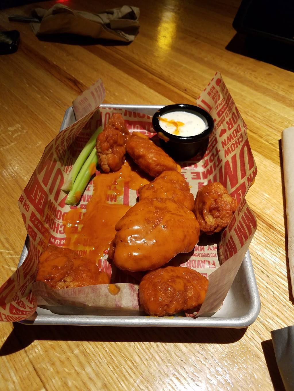 Applebees Grill + Bar | restaurant | 1272 E Yosemite Ave, Manteca, CA 95336, USA | 2098244499 OR +1 209-824-4499