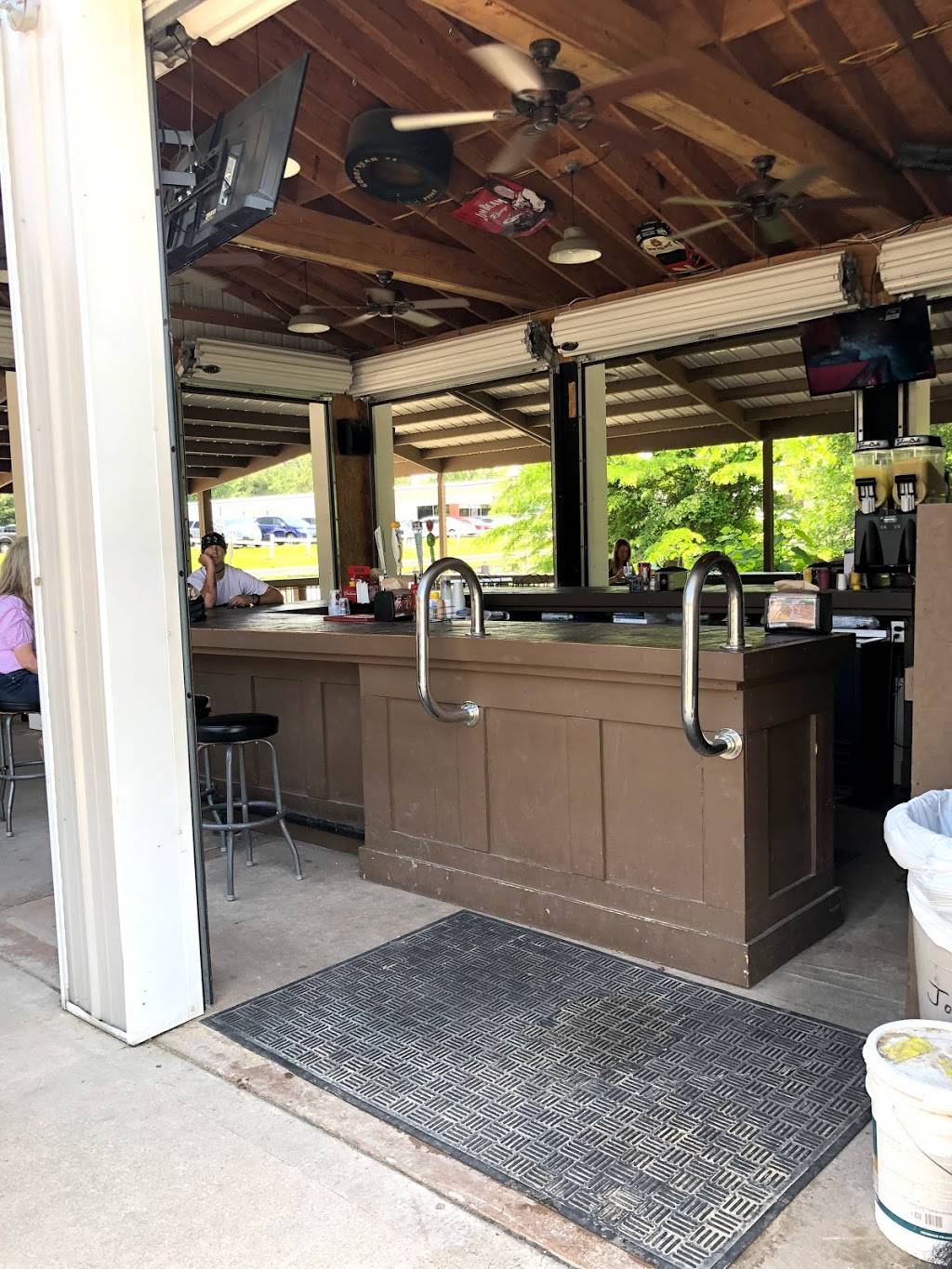 Goetten Oasis Restaurant | restaurant | 1109 5th St, Carrollton, IL 62016, USA | 2179423713 OR +1 217-942-3713