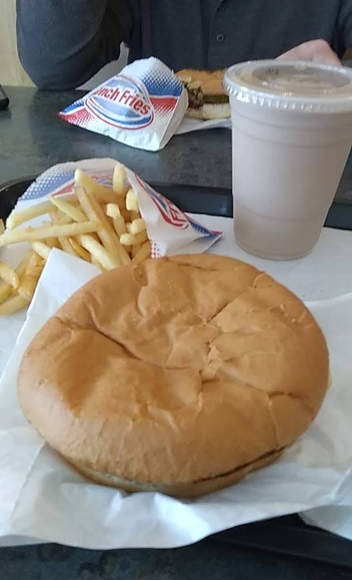 Jumbos Frozen Custard | restaurant | 1014 S Main St, West Bend, WI 53095, USA | 2623345400 OR +1 262-334-5400