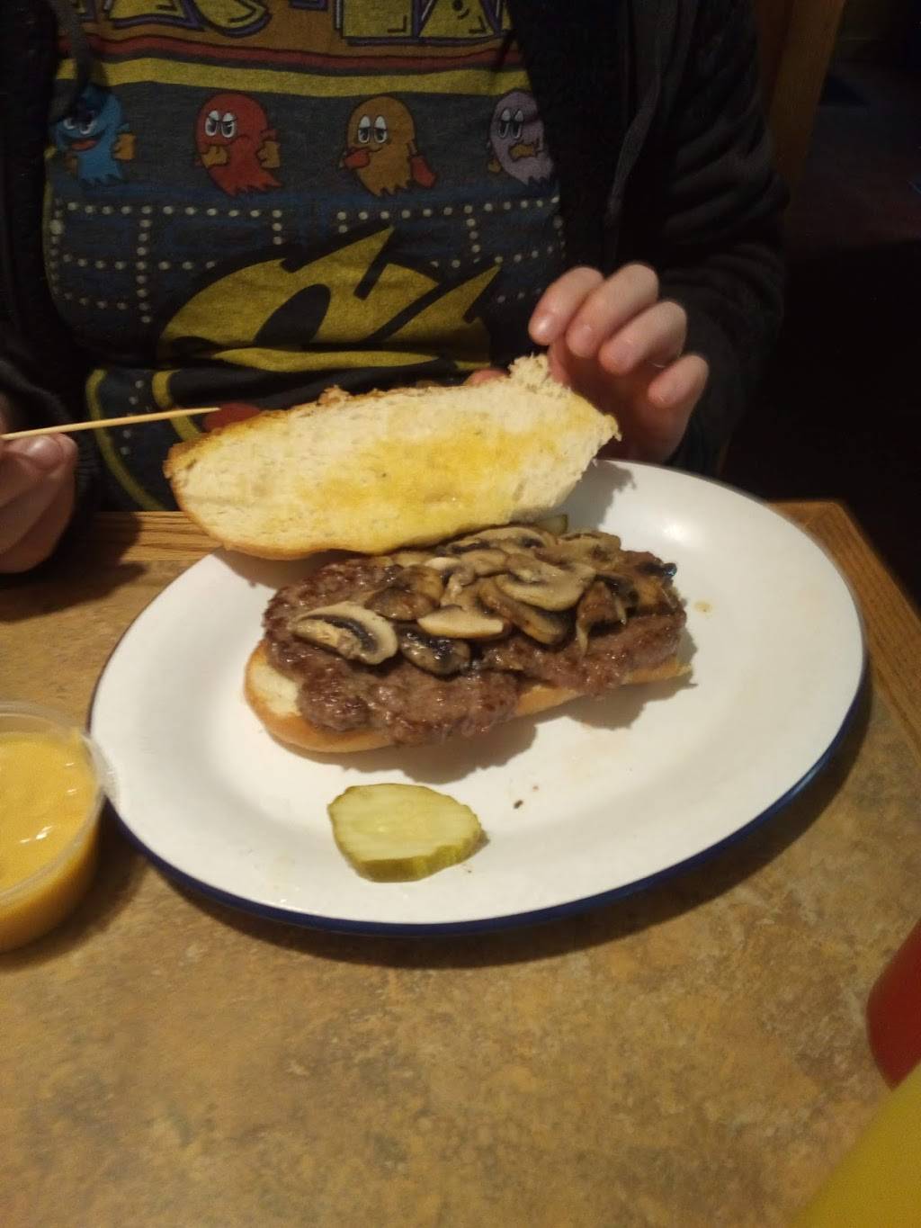 The Beer Cheese Bar and Grill | restaurant | 2 S Main St, Rice Lake, WI 54868, USA | 7152342527 OR +1 715-234-2527