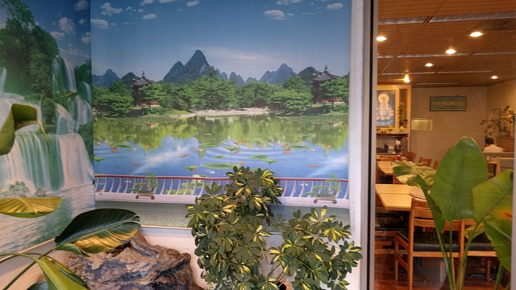 Lotus Garden Vegetarian Restaurant | restaurant | 810 Charnelton St, Eugene, OR 97401, USA | 5413441928 OR +1 541-344-1928