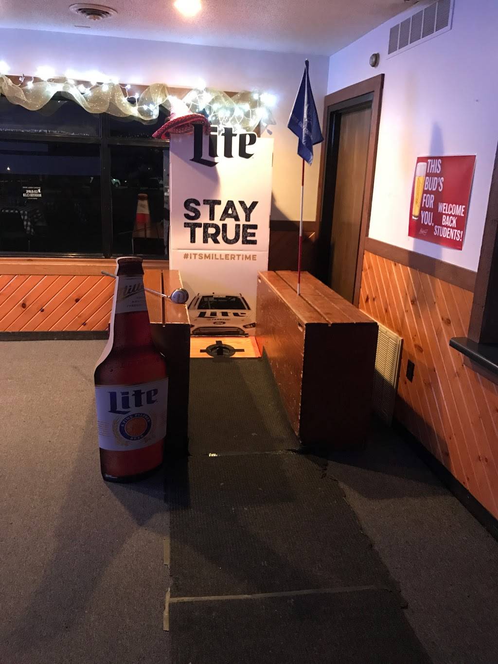 Joes Knight Hawk Restaurant | restaurant | 1002 W Bremer Ave, Waverly, IA 50677, USA | 3193522862 OR +1 319-352-2862