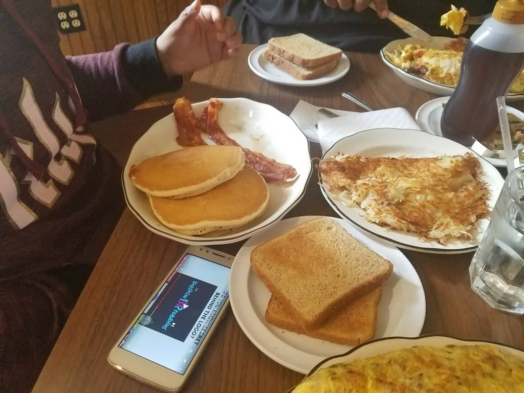 Cal-Harbor Restaurant & Lounge | night club | 546 E 115th St, Chicago, IL 60628, USA | 7732645435 OR +1 773-264-5435