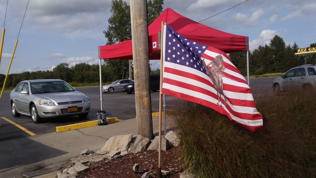 Rez Smoke Shop | restaurant | 986 Bloomingdale Rd, Basom, NY 14013, USA | 7165422887 OR +1 716-542-2887