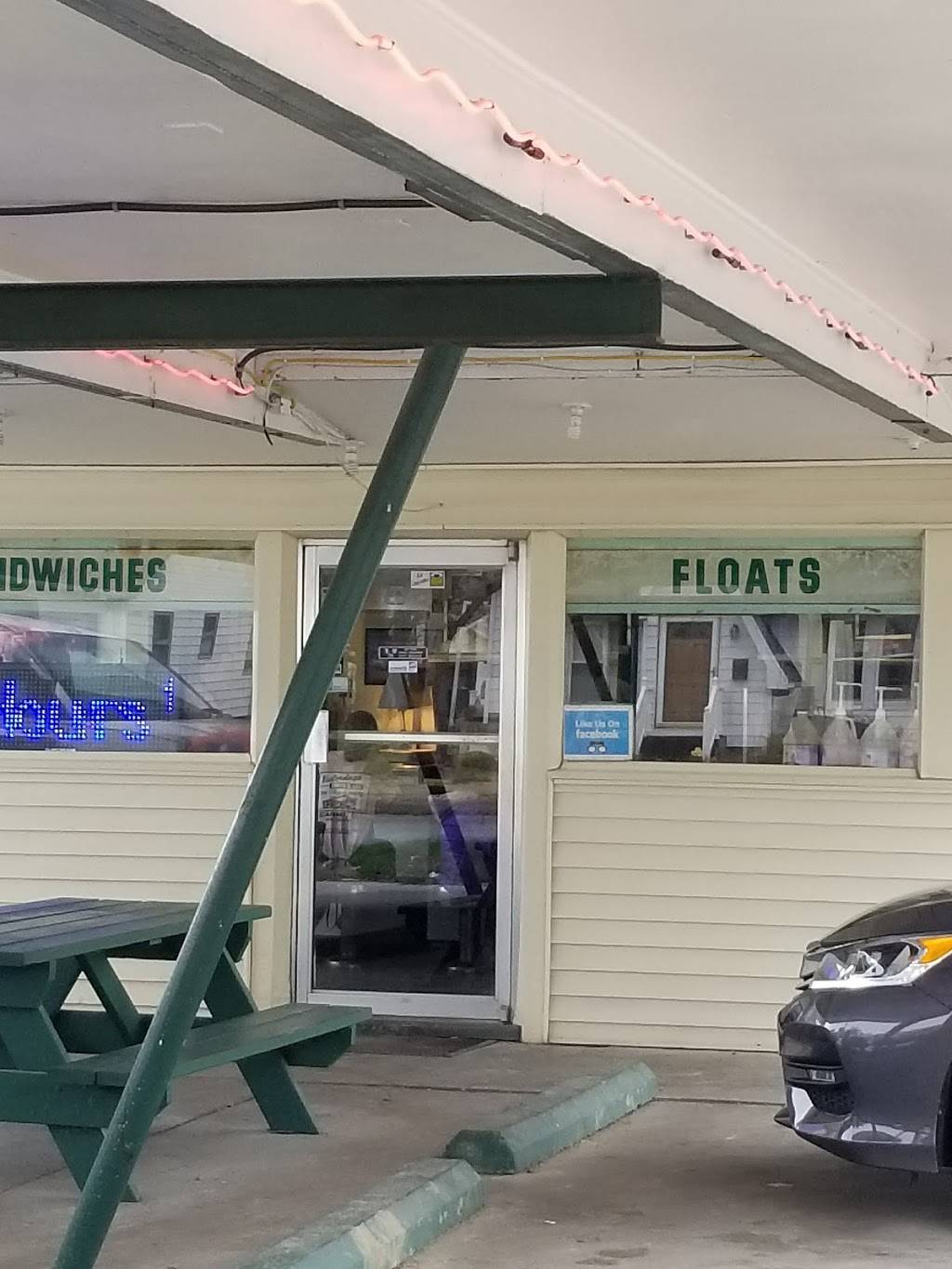 Yesterdays Drive-In | restaurant | 709 Oak St, Carmi, IL 62821, USA | 6183828741 OR +1 618-382-8741