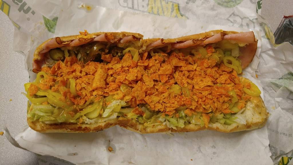 Subway Restaurants | restaurant | 6684 Dixie Hwy, Village of Clarkston, MI 48346, USA | 2486251162 OR +1 248-625-1162
