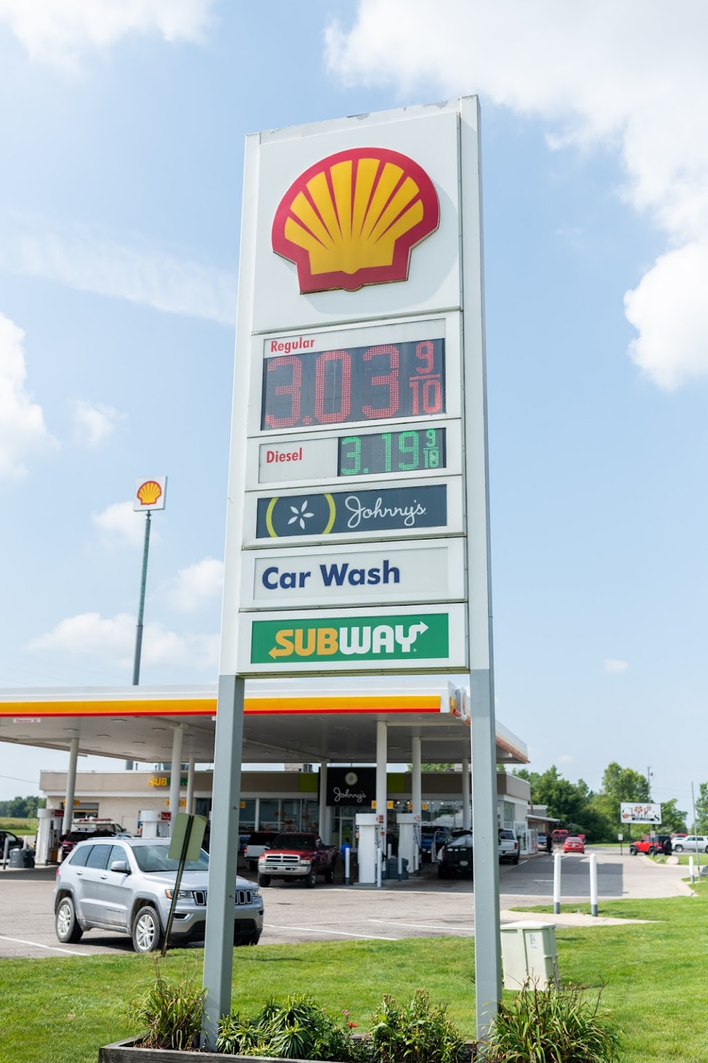 Johnnys Markets | cafe | 204 Lansing Rd, Potterville, MI 48876, USA | 5176459602 OR +1 517-645-9602