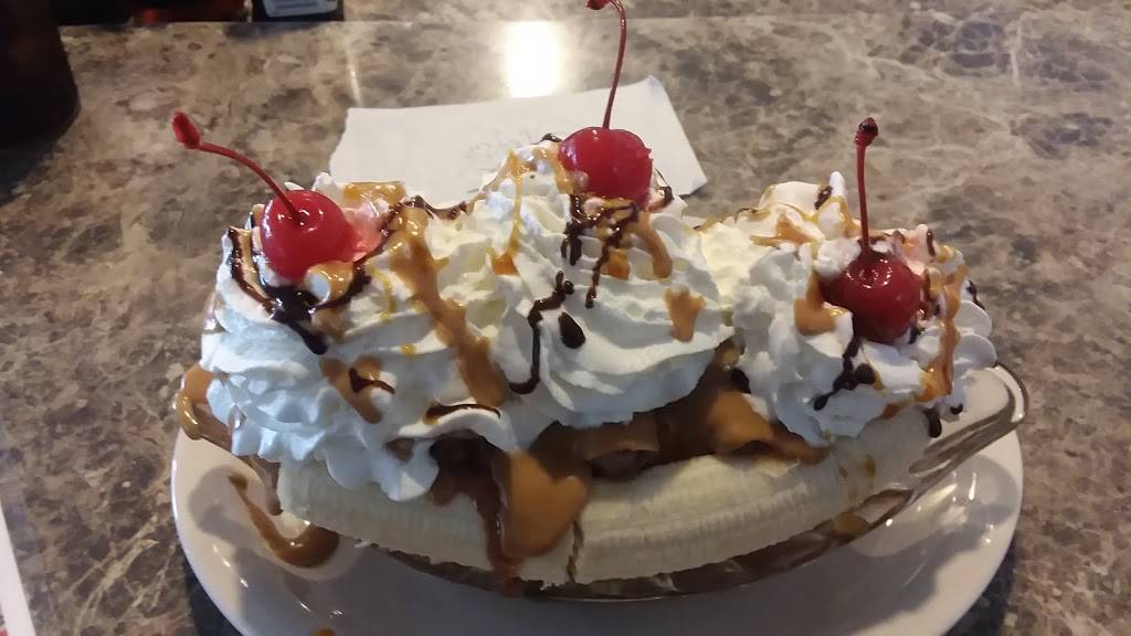 Dees 50S Place Diner | restaurant | 1740, 581 Norton Ave, Barberton, OH 44203, USA | 3307456310 OR +1 330-745-6310