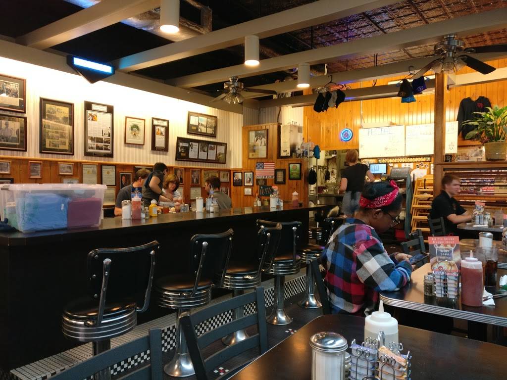 Hamburg Inn No. 2 | restaurant | 214 N Linn St, Iowa City, IA 52245, USA | 3193375512 OR +1 319-337-5512