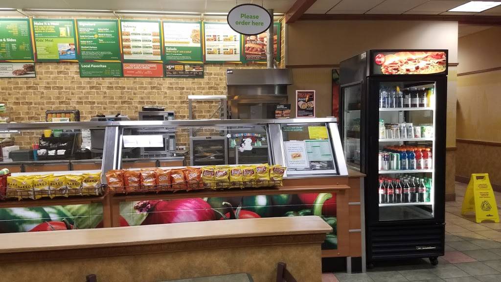 Subway | restaurant | 1325 S Oakwood Ave, Geneseo, IL 61254, USA | 3099444466 OR +1 309-944-4466