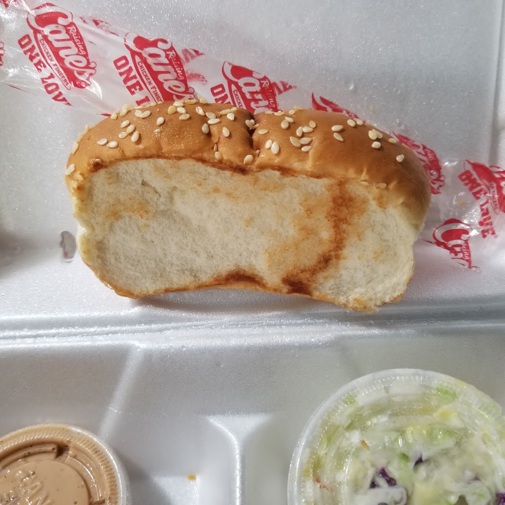 Raising Canes Chicken Fingers | meal takeaway | 106 St Cloud, San Antonio, TX 78228, USA | 2107334650 OR +1 210-733-4650