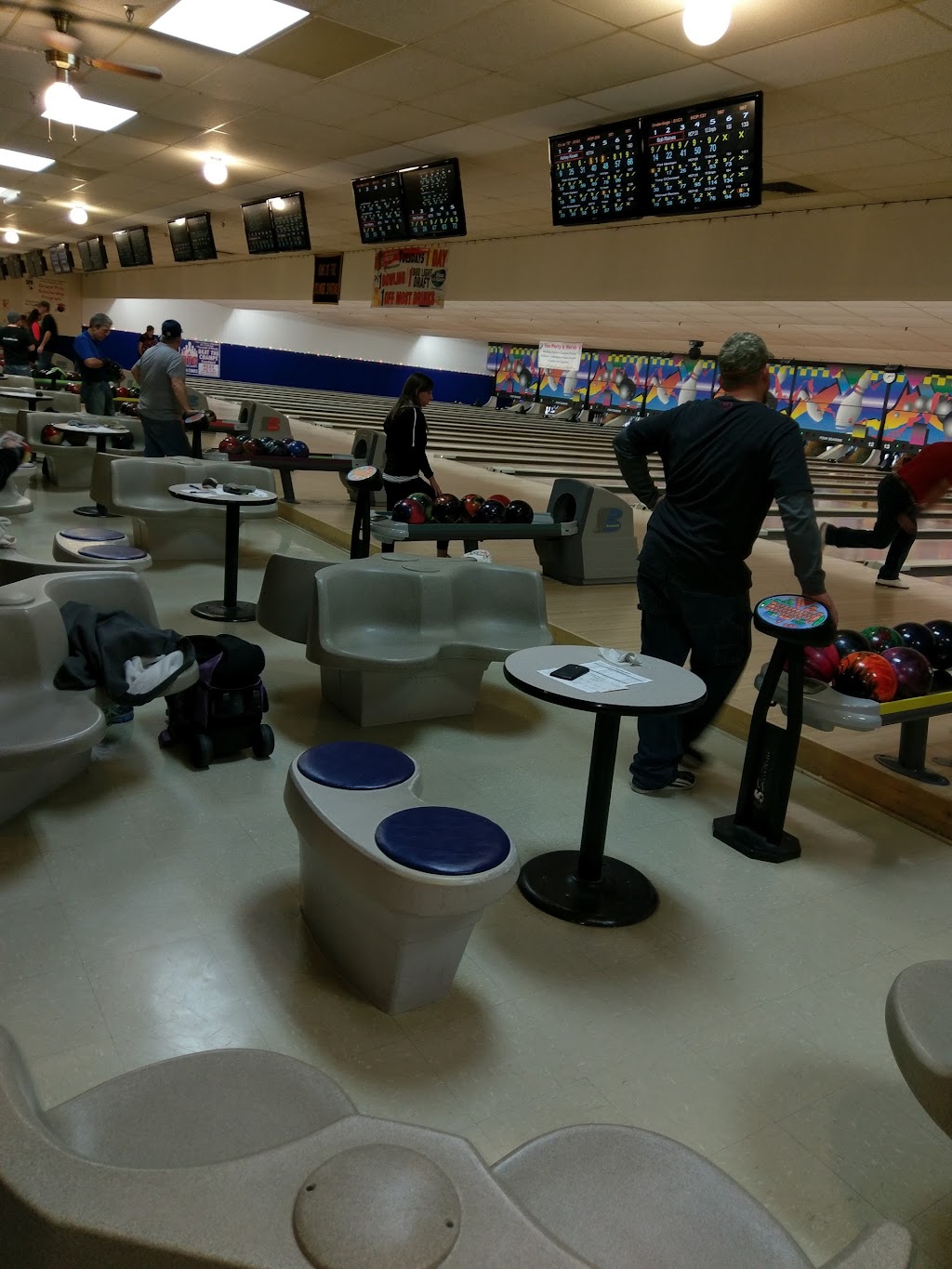 Four Seasons Sports | restaurant | 1745 Dekalb Ave, Sycamore, IL 60178, USA | 8158955125 OR +1 815-895-5125