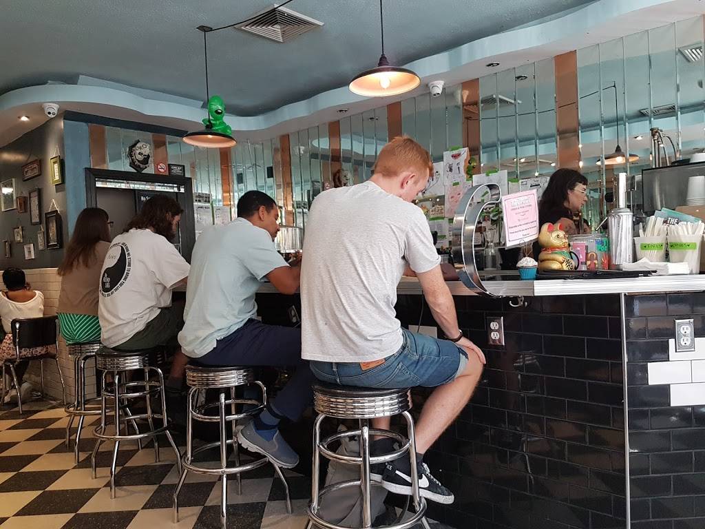 Champs Diner | restaurant | 197 Meserole St, Brooklyn, NY 11206, USA | 7185992743 OR +1 718-599-2743