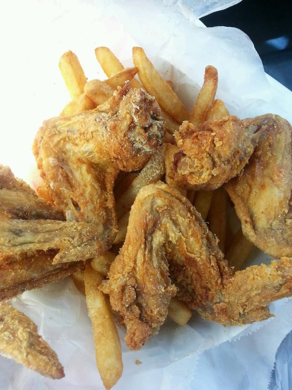 JJ Fish & Chicken | restaurant | 6212 W Capitol Dr, Milwaukee, WI 53216, USA | 4144614740 OR +1 414-461-4740