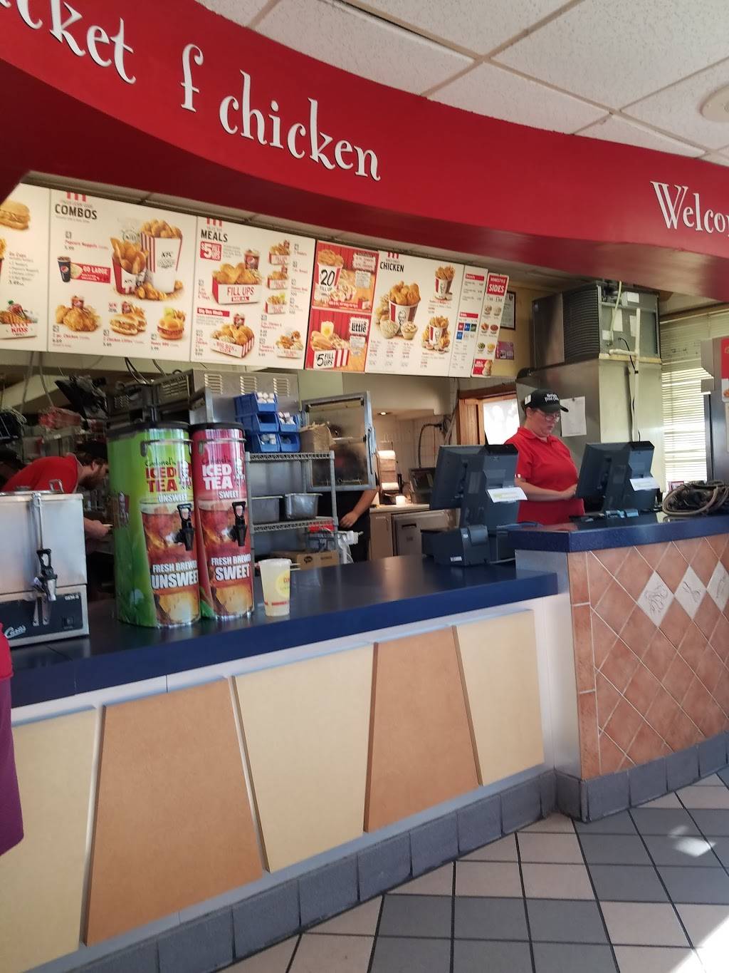 KFC | restaurant | 345 North Roosevelt Road, Burlington, IA 52601, USA | 3197531601 OR +1 319-753-1601