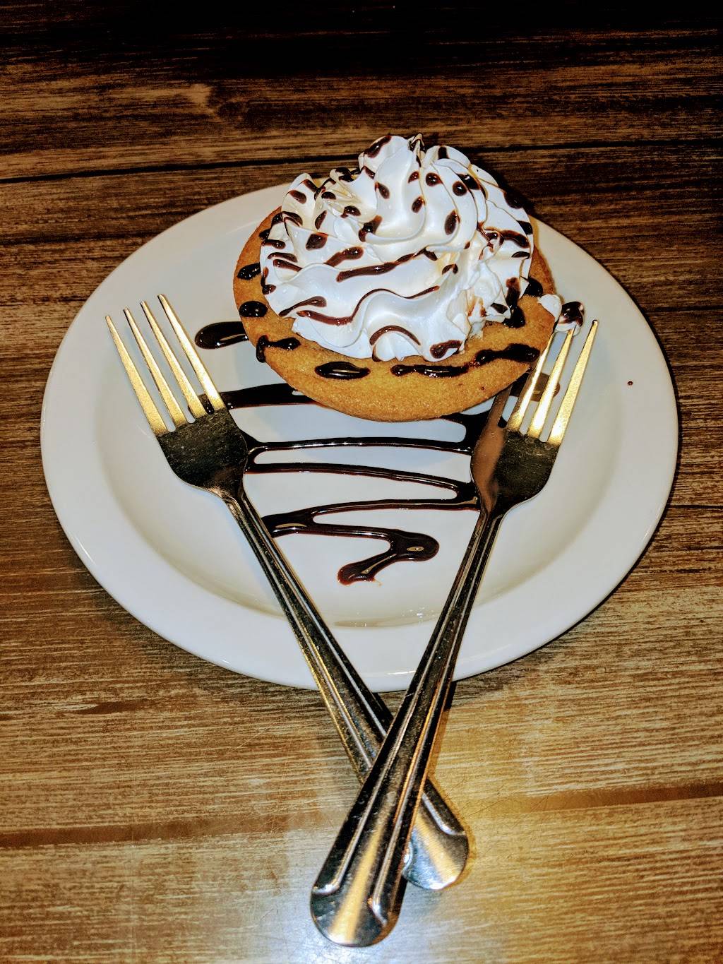 Luckies Barn & Grill | restaurant | 3311 Navarre Ave, Oregon, OH 43616, USA | 4197254747 OR +1 419-725-4747