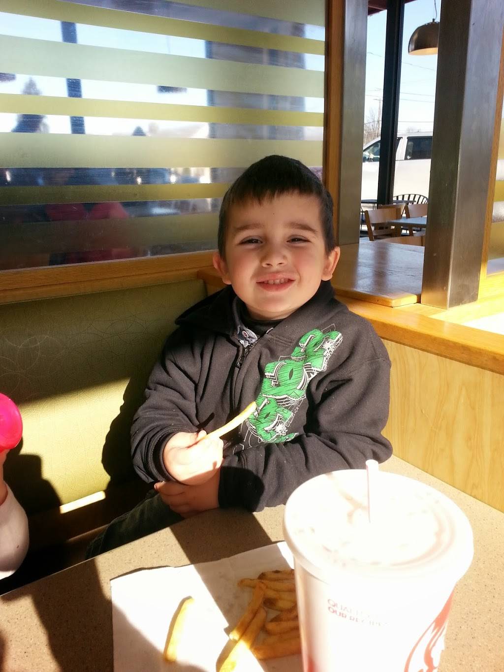 Wendys | restaurant | 2719 Brodhead Rd, Aliquippa, PA 15001, USA | 7243755410 OR +1 724-375-5410