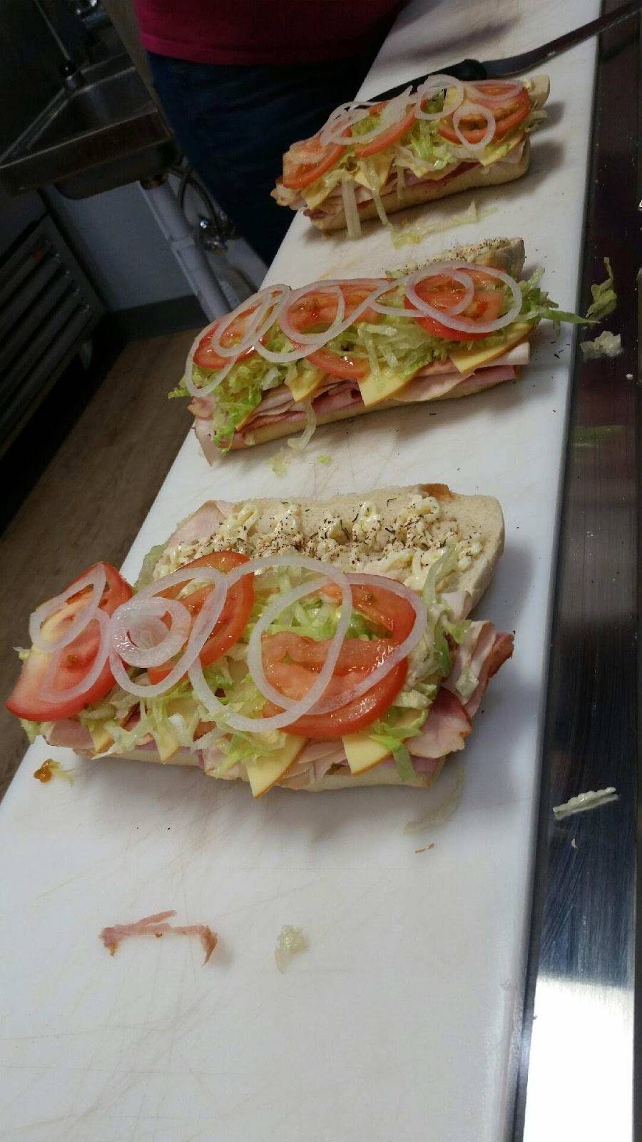 Bridge Street Eatery and Ice Cream | restaurant | 1 N Main St, Mayville, WI 53050, USA | 9206442254 OR +1 920-644-2254