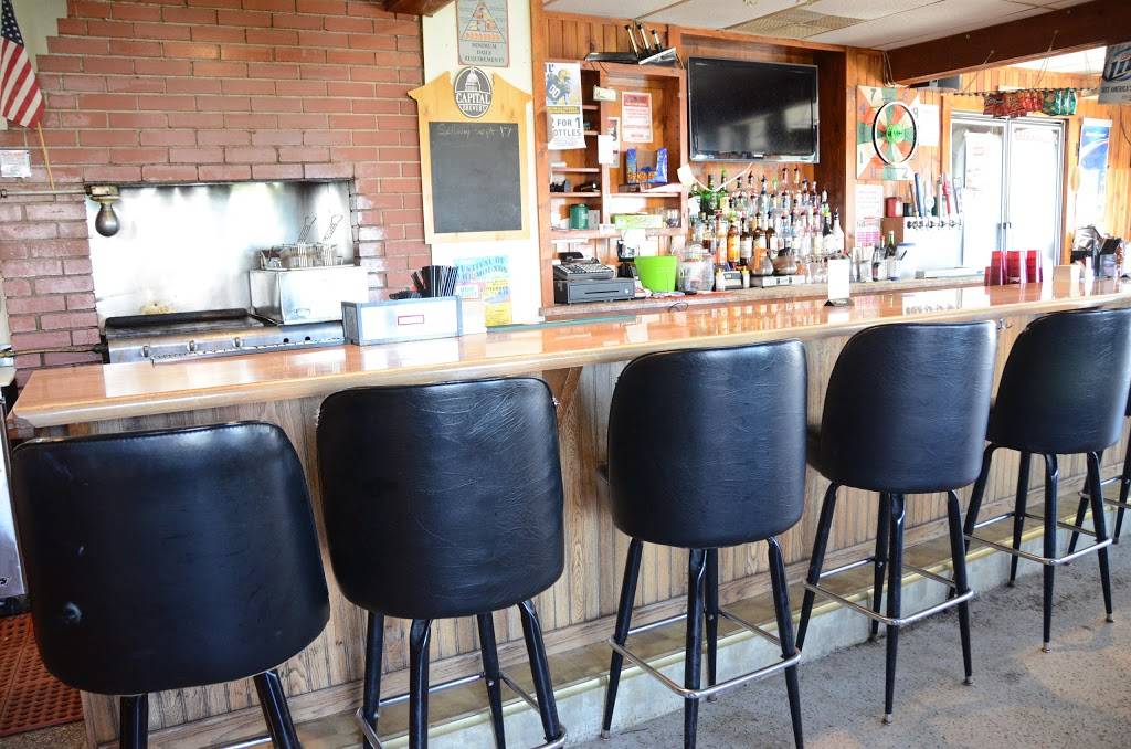 Hooterville Inn | restaurant | 10992 Division St, Blue Mounds, WI 53517, USA | 6084375444 OR +1 608-437-5444