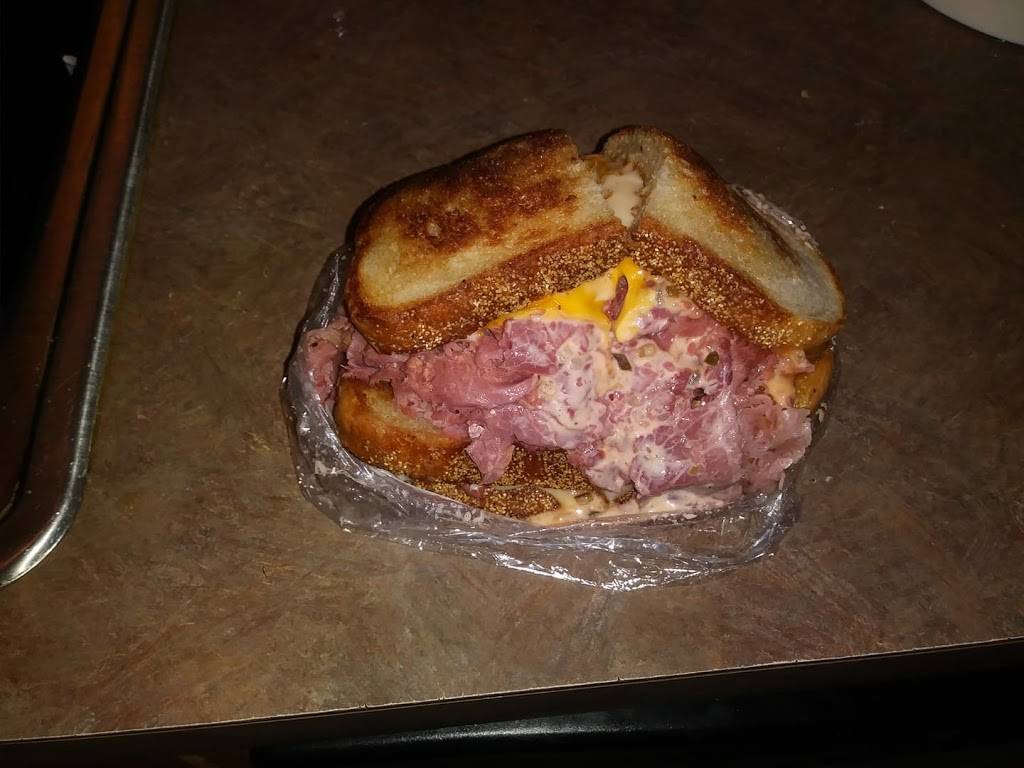 Mr. Corned Beef | restaurant | 8906 Eight Mile Rd, Ferndale, MI 48220, USA | 2486773314 OR +1 248-677-3314
