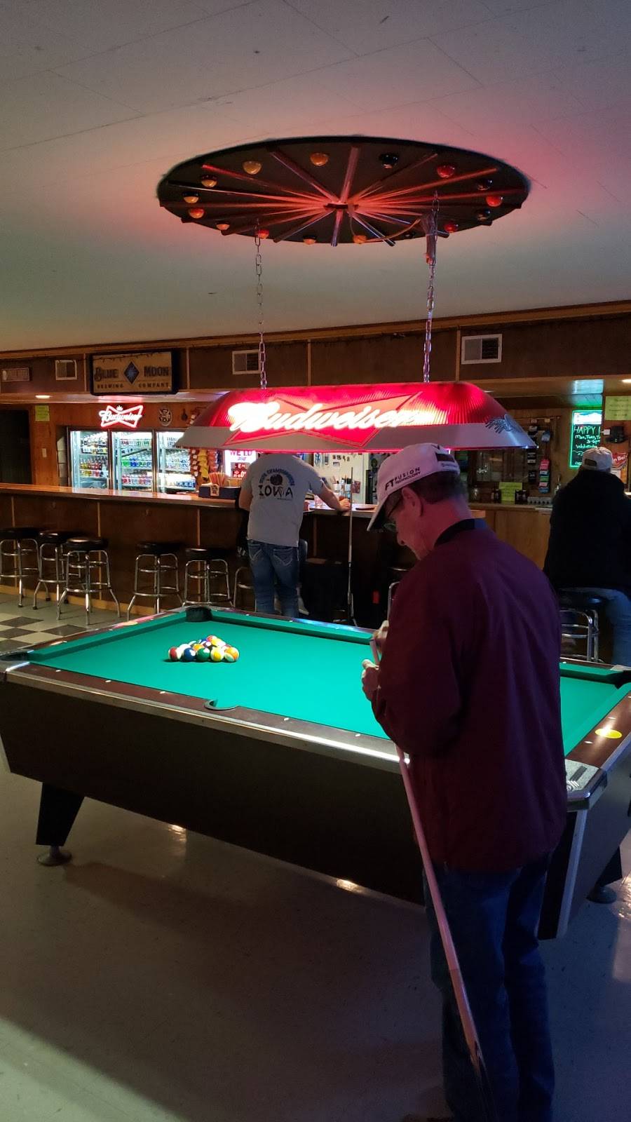 Wee Willys Tap | restaurant | 101 Dubuque St E, Quasqueton, IA 52326, USA | 3199349301 OR +1 319-934-9301