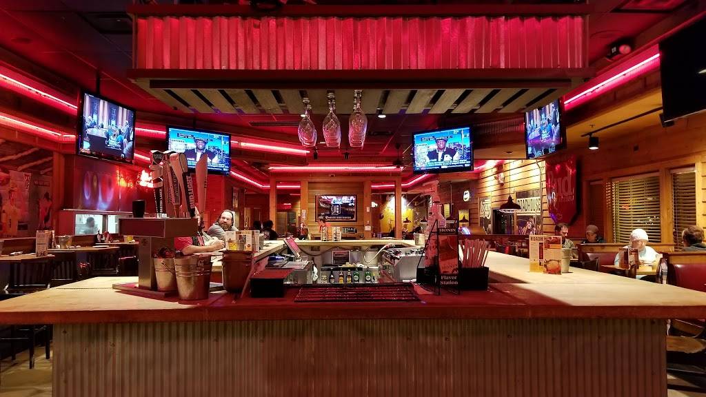 Logans Roadhouse | restaurant | 86 W 14 Mile Rd, Troy, MI 48083, USA | 2485836500 OR +1 248-583-6500