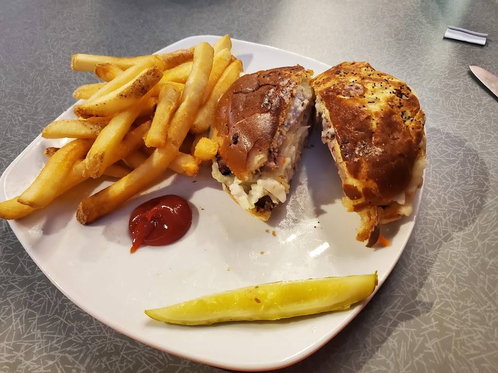 Locos Grill & Pub | restaurant | 3105 E Silver Springs Blvd, Ocala, FL 34470, USA | 3524215769 OR +1 352-421-5769