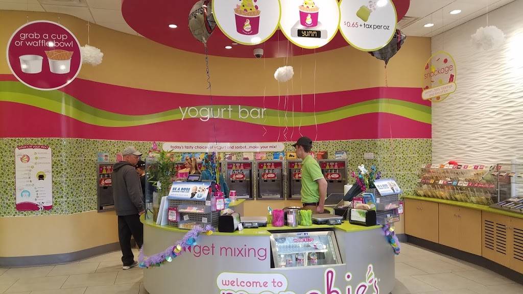 Menchies Frozen Yogurt | bakery | 268 Patriot Pl, Foxborough, MA 02035, USA | 5085438000 OR +1 508-543-8000