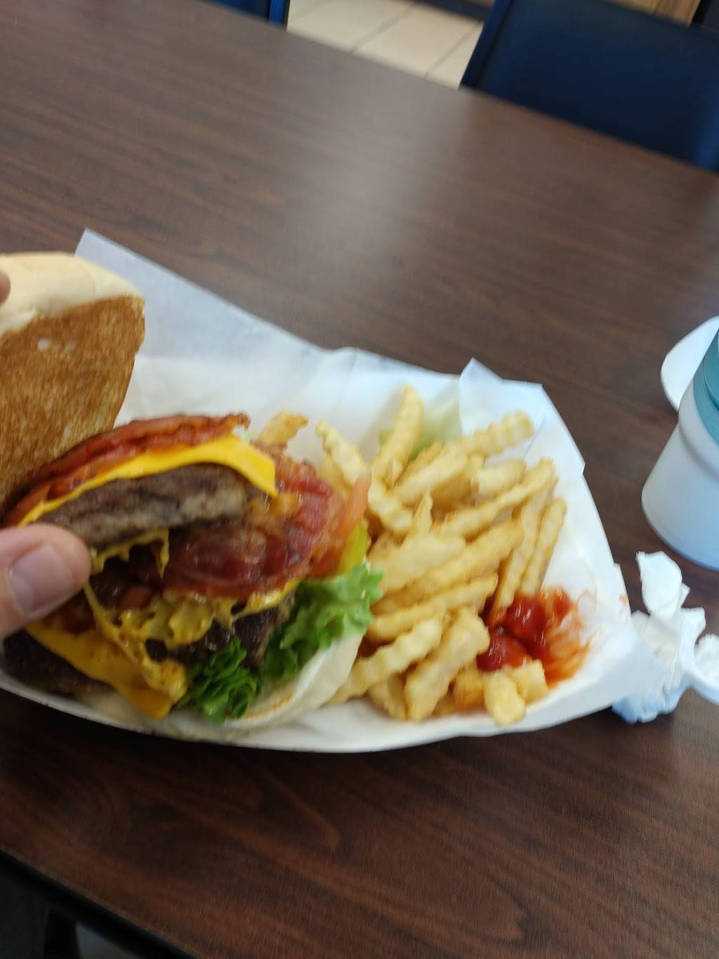 Bundy’s Burgers and Ice Cream | restaurant | 1005 S Sturgeon St, Montgomery City, MO 63361, USA | 5735743022 OR +1 573-574-3022