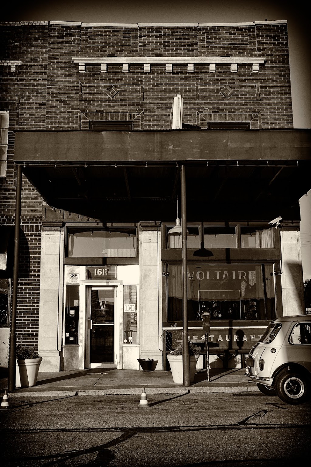 Voltaire | restaurant | 1617 Genessee St, Kansas City, MO 64102, USA | 8164721200 OR +1 816-472-1200