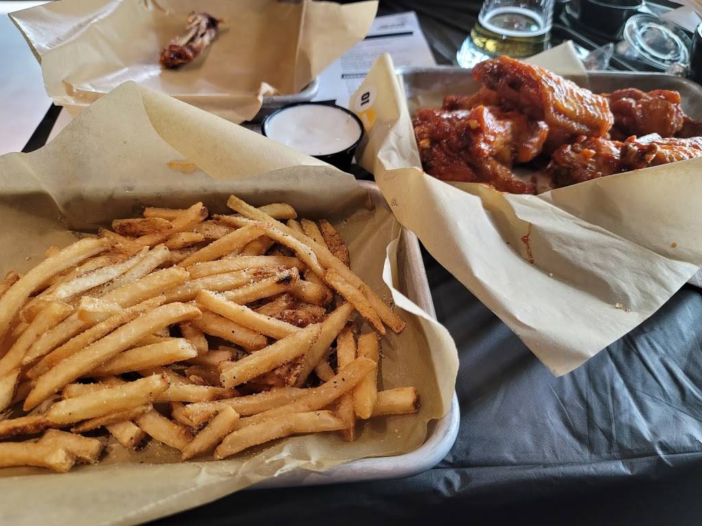 Buffalo Wild Wings | meal takeaway | 3969 Morse Crossing, Columbus, OH 43219, USA | 6145326172 OR +1 614-532-6172