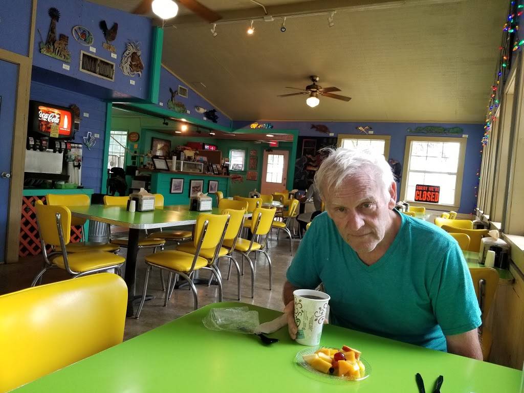 Mac & Ernies Roadside Eatery | restaurant | 11804 Farm to Market Rd 470, Tarpley, TX 78883, USA | 8305623727 OR +1 830-562-3727