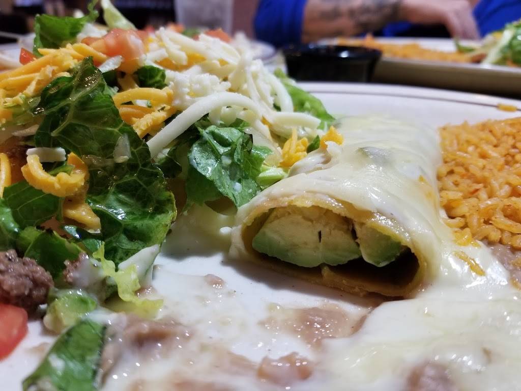 Ernestos Mexican Restaurant | restaurant | 10279 Farm to Market 455 E, Pilot Point, TX 76258, USA | 9406863500 OR +1 940-686-3500