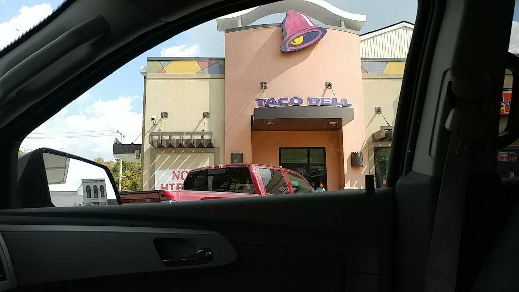 Taco Bell | restaurant | 100 S Main St, Middlebury, IN 46540, USA | 5748259168 OR +1 574-825-9168