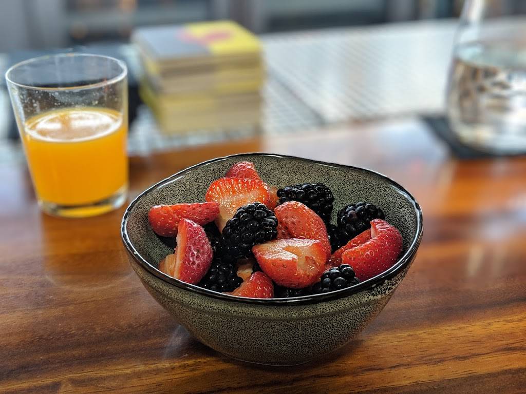 Rooster | restaurant | 2301 Santa Monica Blvd, Santa Monica, CA 90404, USA | 3102640999 OR +1 310-264-0999