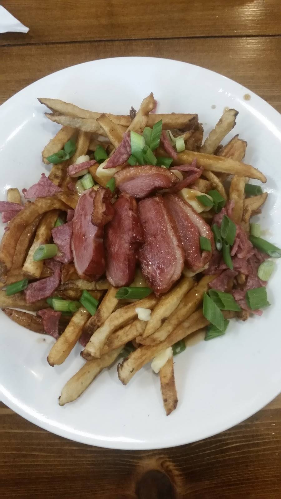 The Salty Dog | restaurant | 237 Dalhousie St, Amherstburg, ON N9V 1W6, Canada | 5197139668 OR +1 519-713-9668