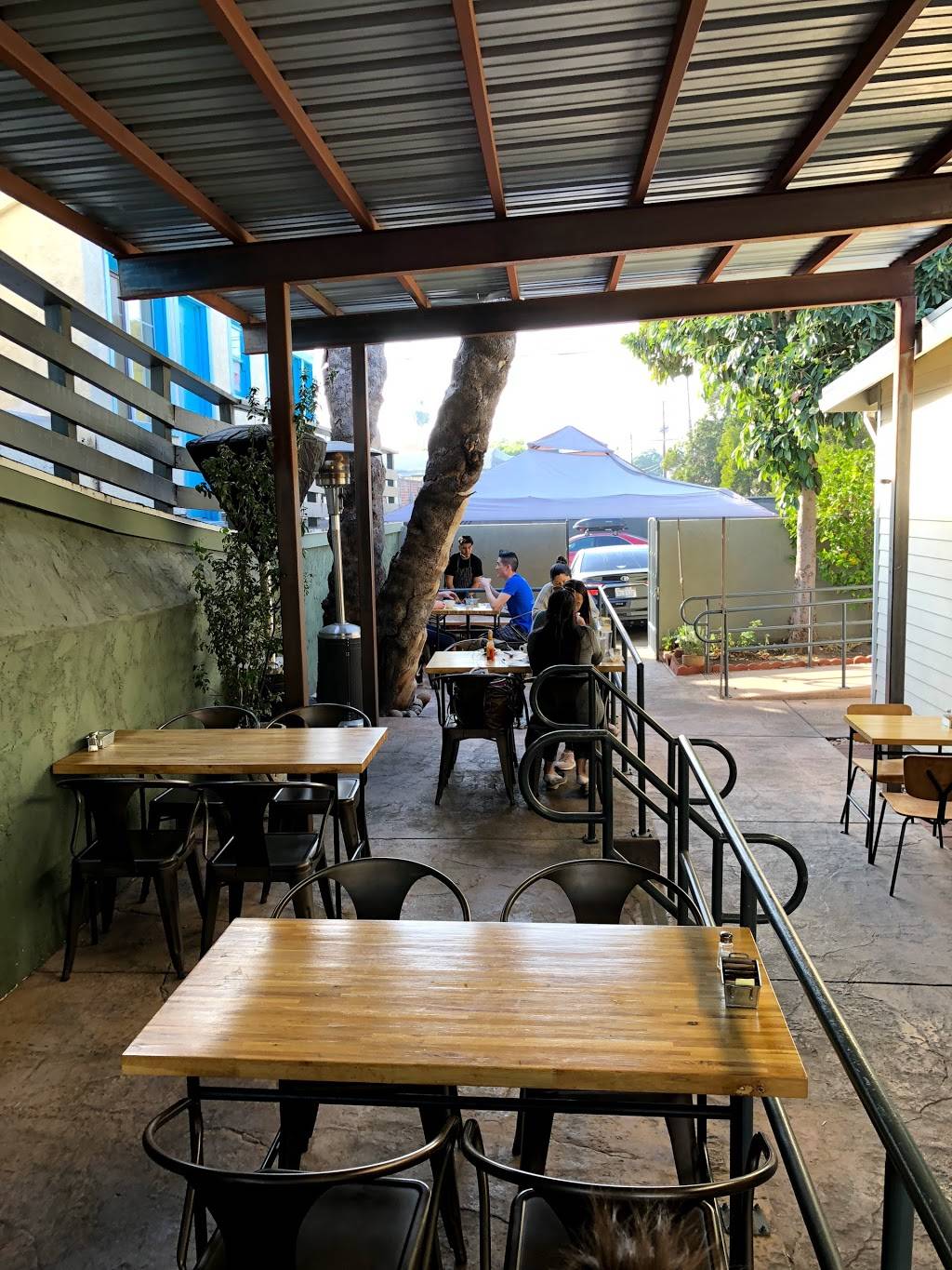 Scrumptious Cafe Bakery | restaurant | 1111 N Hayworth Ave, West Hollywood, CA 90046, USA | 3237984211 OR +1 323-798-4211