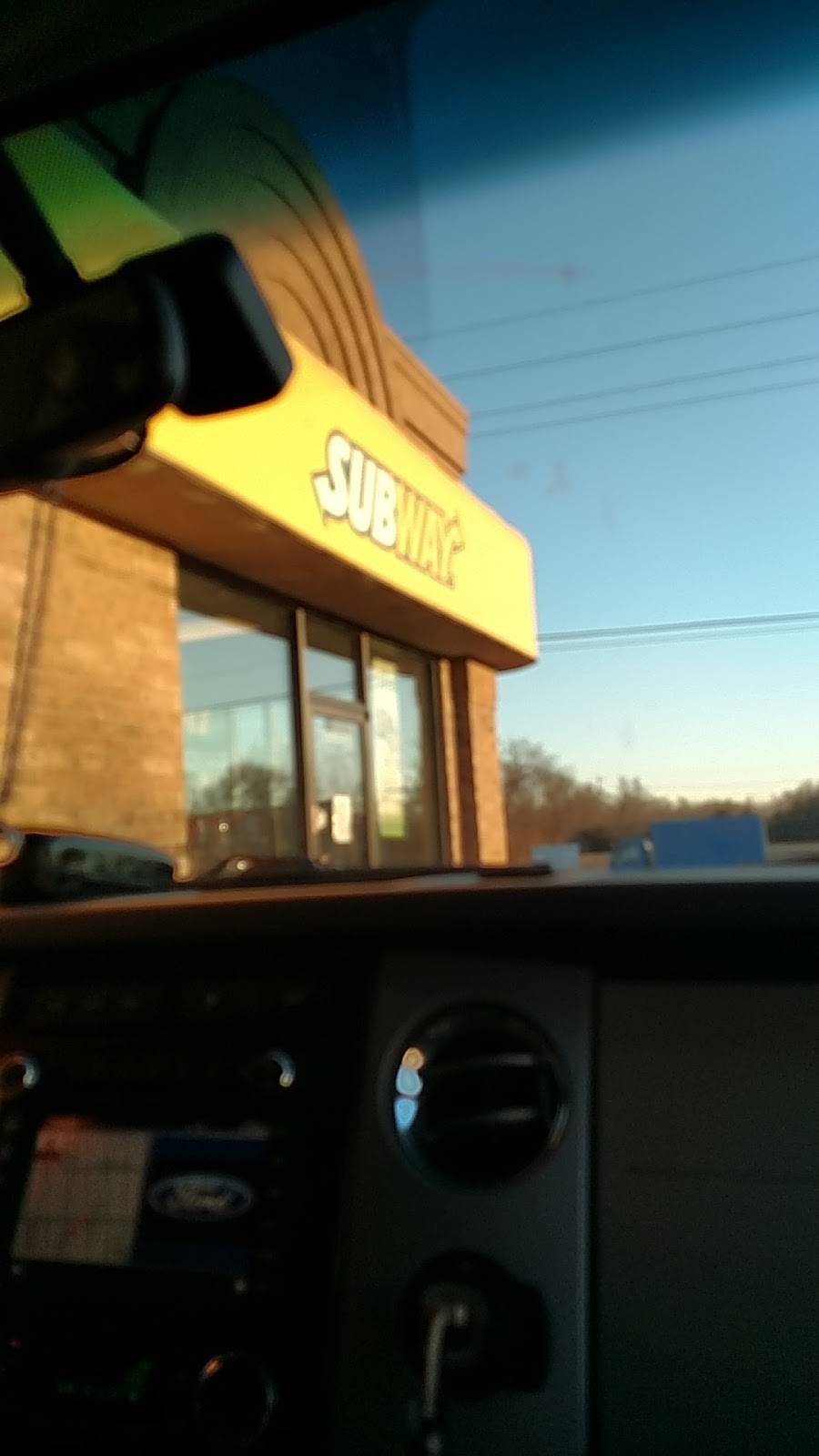 Subway | meal takeaway | 1620 E 30th Ave, Hutchinson, KS 67502, USA | 6206624862 OR +1 620-662-4862