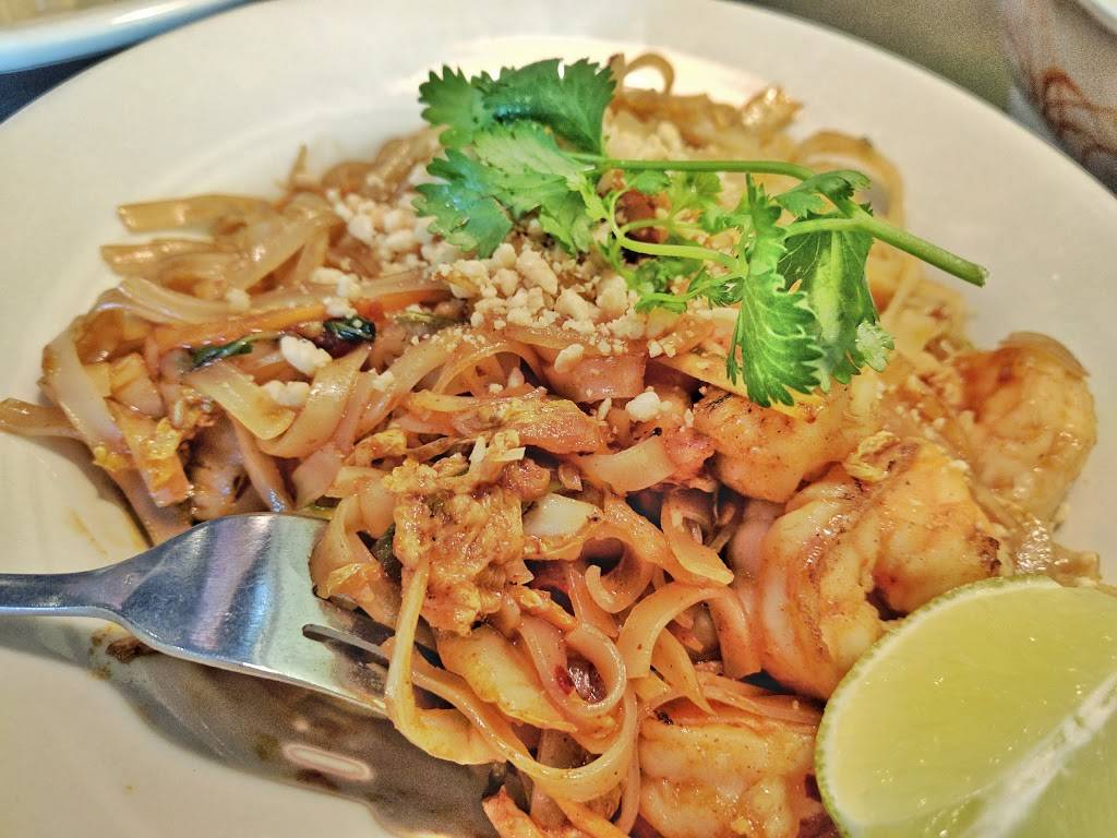 Nana Asian Fusion & Sushi Bar | restaurant | 4511 N Oakland Ave, Milwaukee, WI 53211, USA | 4149678888 OR +1 414-967-8888