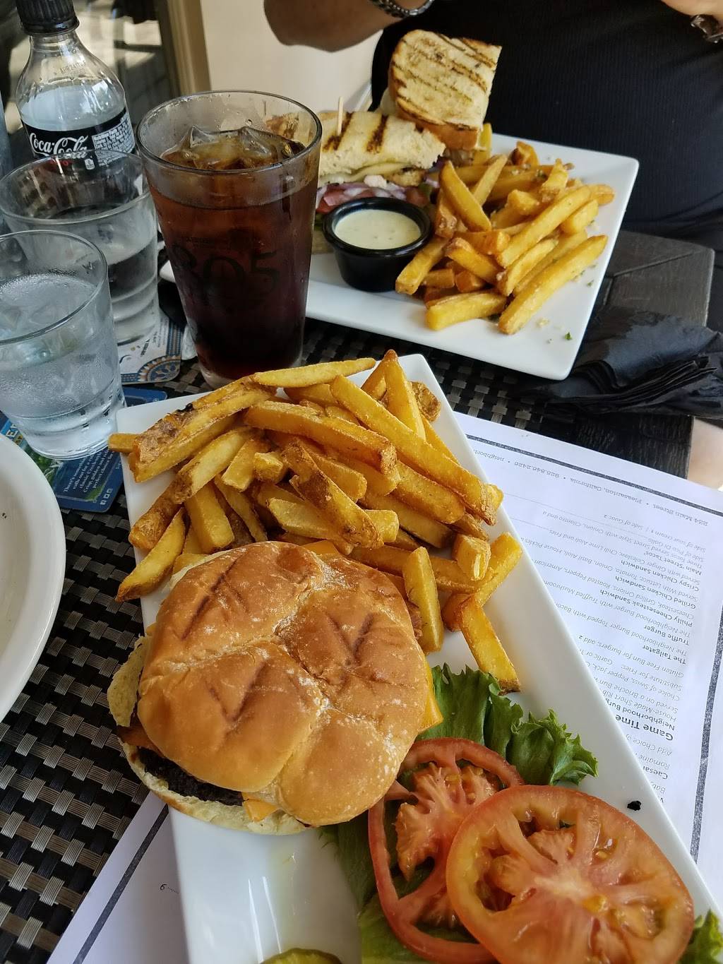 Neighborhood Sports Bar and Kitchen | restaurant | 234-B Main St, Pleasanton, CA 94566, USA | 9258462426 OR +1 925-846-2426