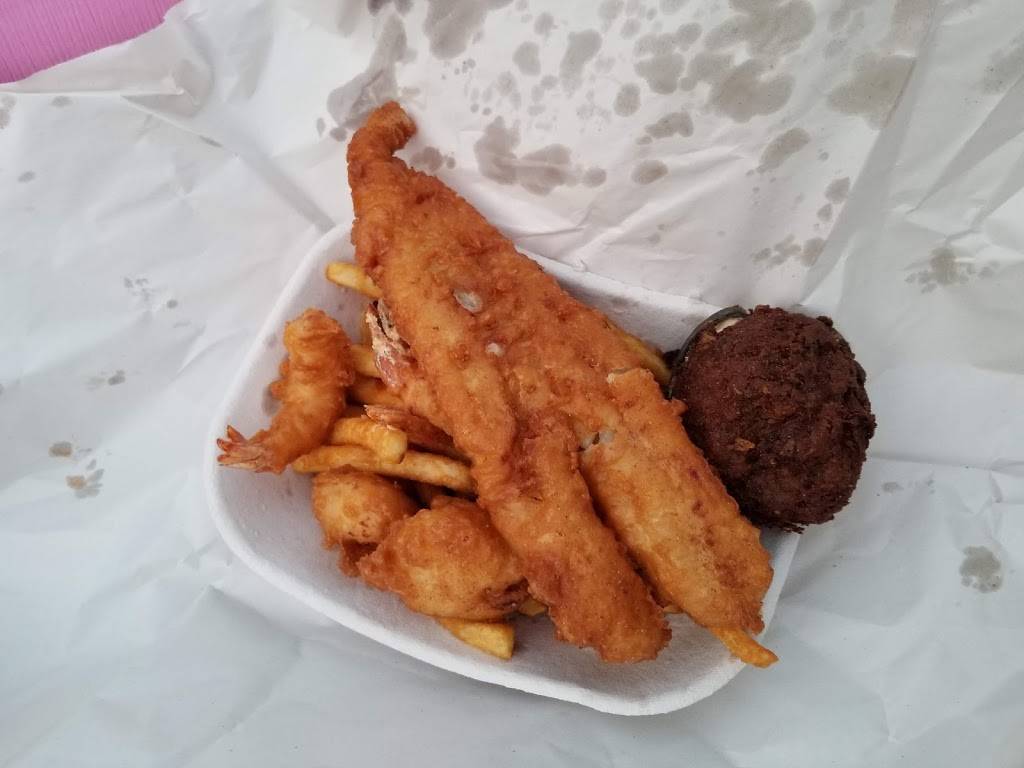 Ubertis Fish Market | restaurant | 88 Ferry Blvd, Stratford, CT 06615, USA | 2033771429 OR +1 203-377-1429