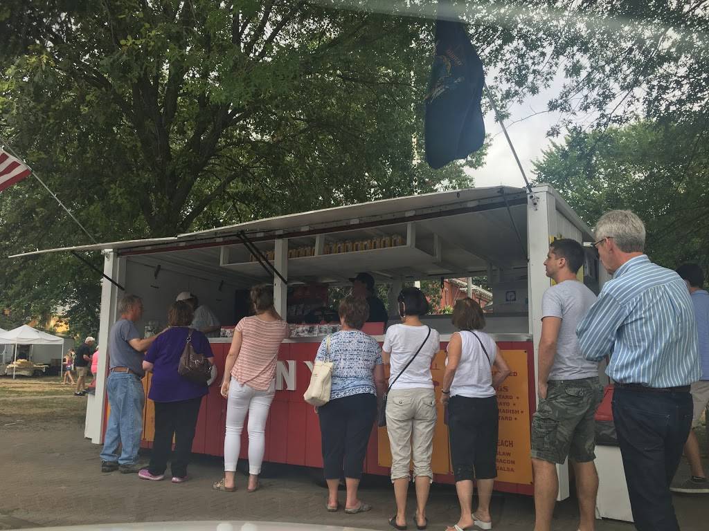 Dannys Dogs | meal takeaway | 171-181 Maine St, Brunswick, ME 04011, USA | 2074497183 OR +1 207-449-7183