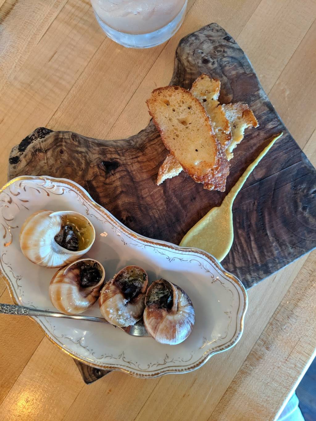 Bar Purlieu | restaurant | 1530 Willamette St, Eugene, OR 97401, USA | 4582017044 OR +1 458-201-7044