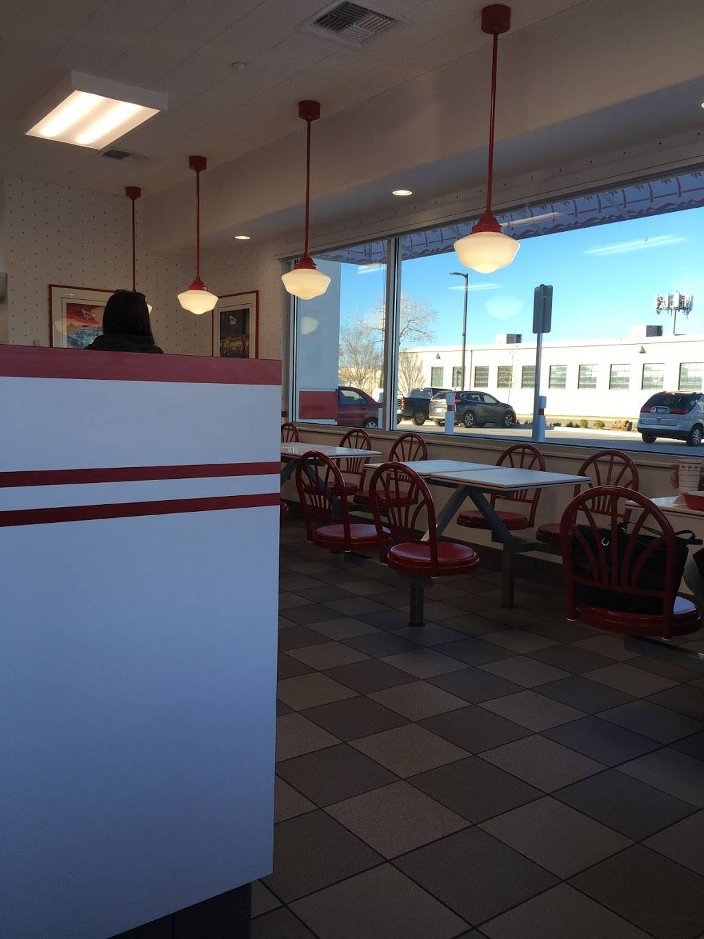 In-N-Out Burger | restaurant | 2525 W Mockingbird Ln, Dallas, TX 75235, USA | 8007861000 OR +1 800-786-1000