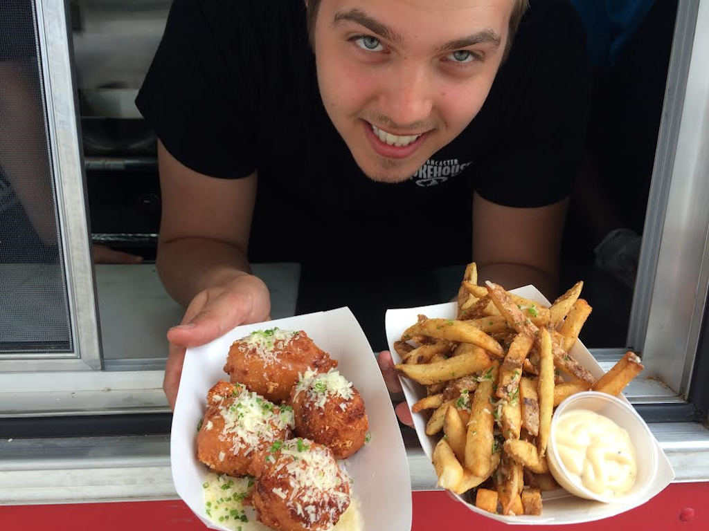 The Lancaster Smokehouse | restaurant | 574 Lancaster St W, Kitchener, ON N2K 1M3, Canada | 5197434331 OR +1 519-743-4331