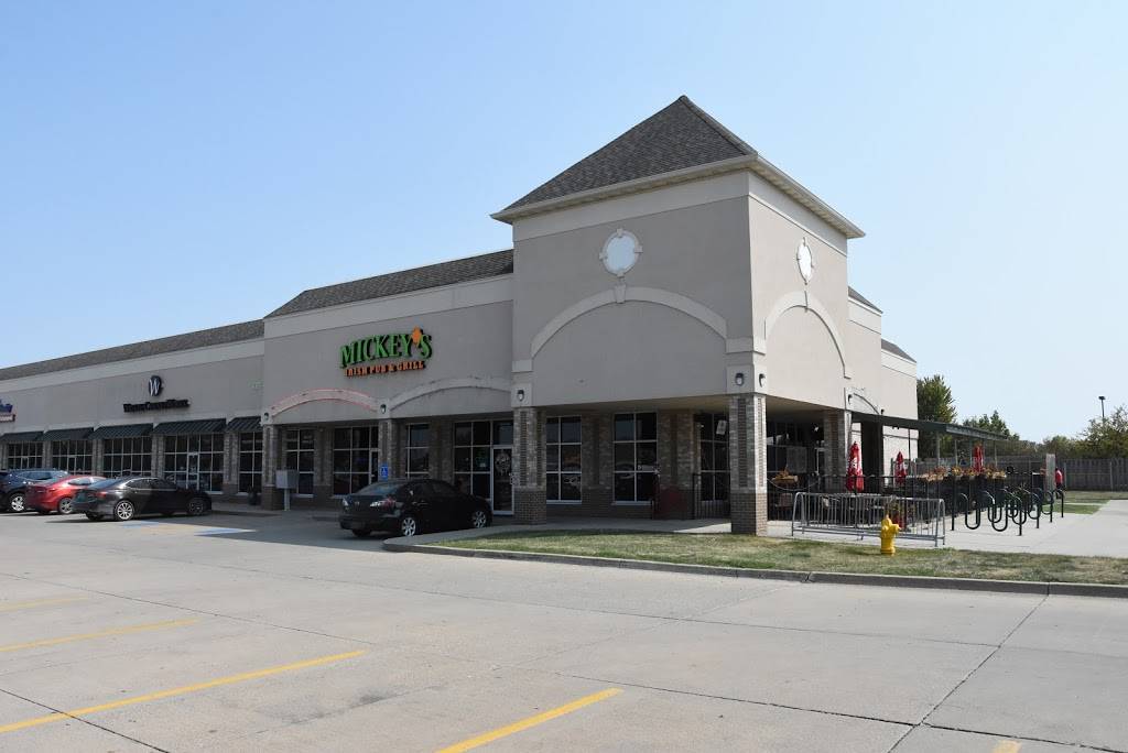 Mickeys Irish Pub Waukee | restaurant | 50 SE Laurel St, Waukee, IA 50263, USA | 5159879604 OR +1 515-987-9604