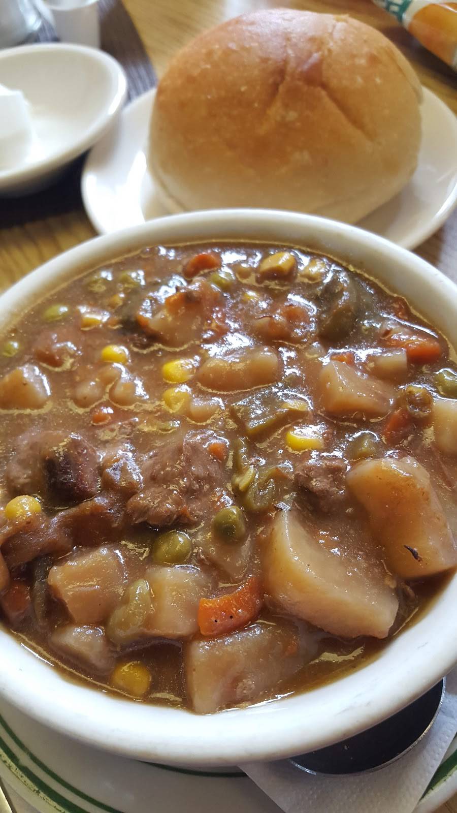 Lynns Hometown Deli & Takeout | meal takeaway | 913 N 3rd St, Millville, NJ 08332, USA | 8568252383 OR +1 856-825-2383